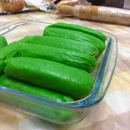 Enak Begini Cara Membuat Kreasi Es Pisang Ijo Yang Lembut