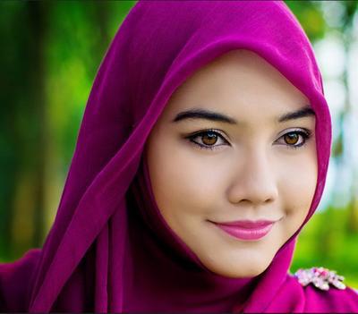 Mau Tahu Padu Padan Warna Hijab dan Lipstik yang Paling Tepat? Ini Dia Daftarnya!