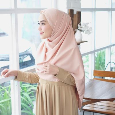 Jangan Salah Ini 4 Warna Baju Paling Cocok Dikombinasikan Dengan Hijab Warna Peach